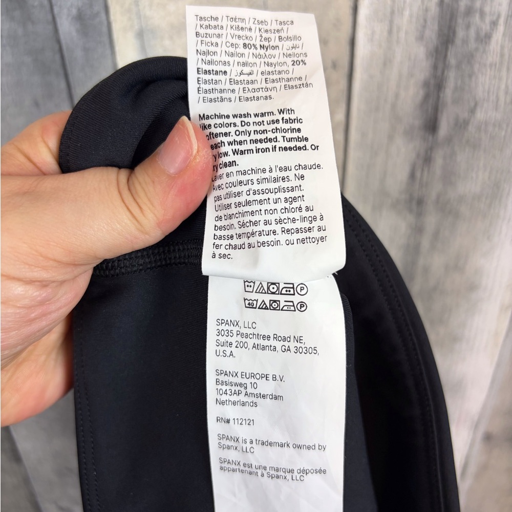 Spanx SpanxShape Booty Boost 7/8 Leggings in Very Black Size XL Regular Fit. - Picture 6 of 14